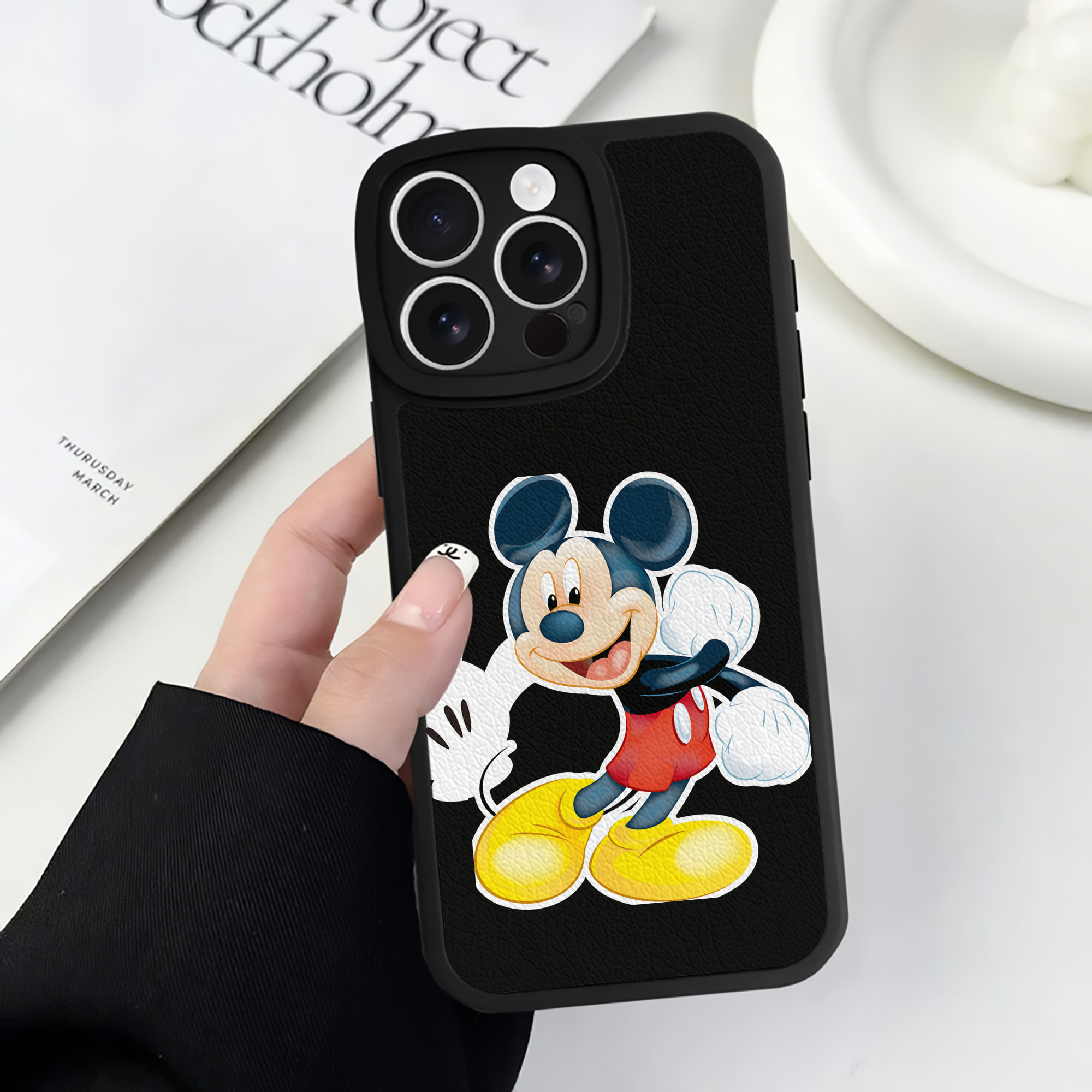 （画像用） ミッキーマウス Mickey Mouse 【iPhone 16シリーズ対応】シリコンスマホケース（レザー調） 材質：シリコン